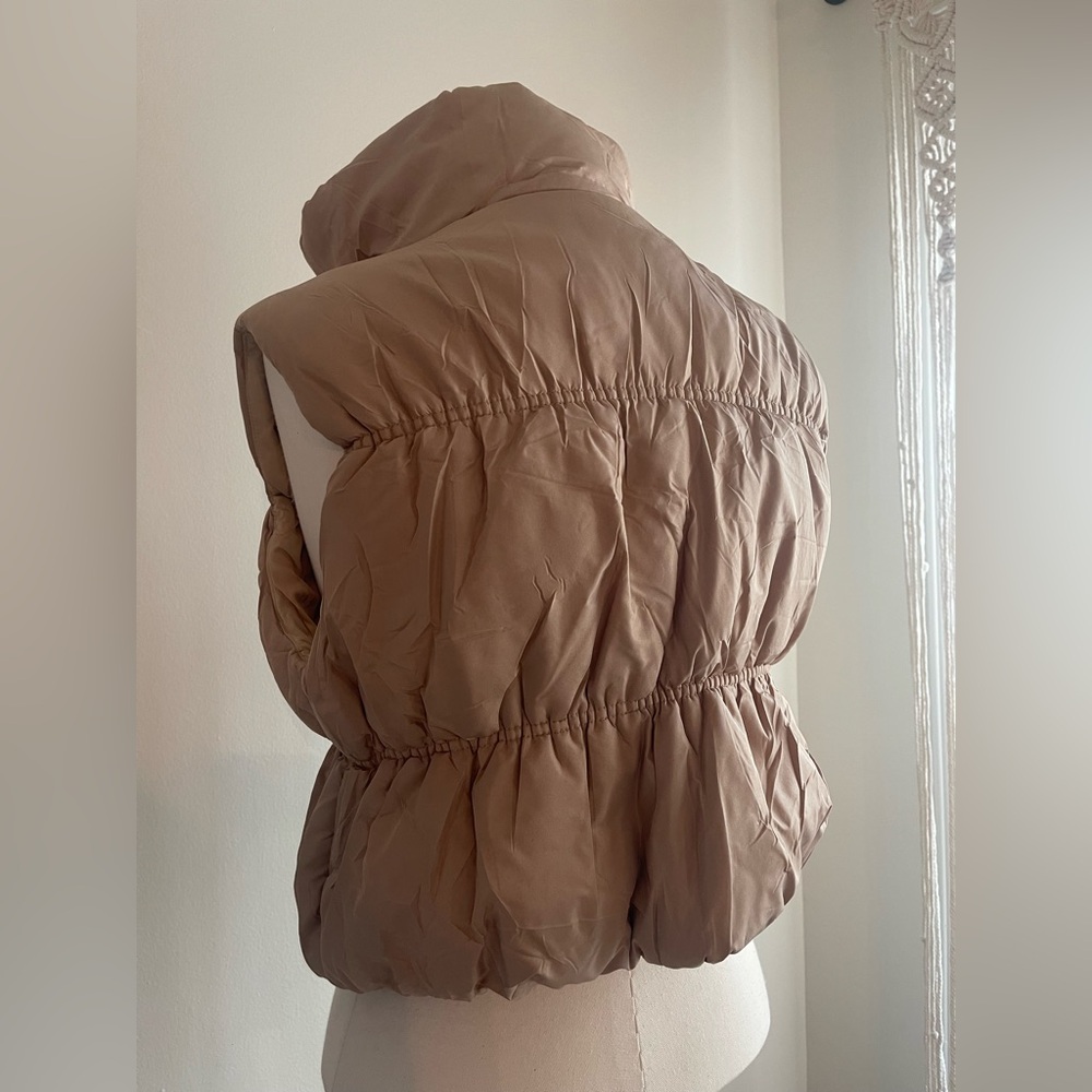 *NEW* Women’s Cropped Puffer Vest in Taupe | Size M - Picture 4 of 6